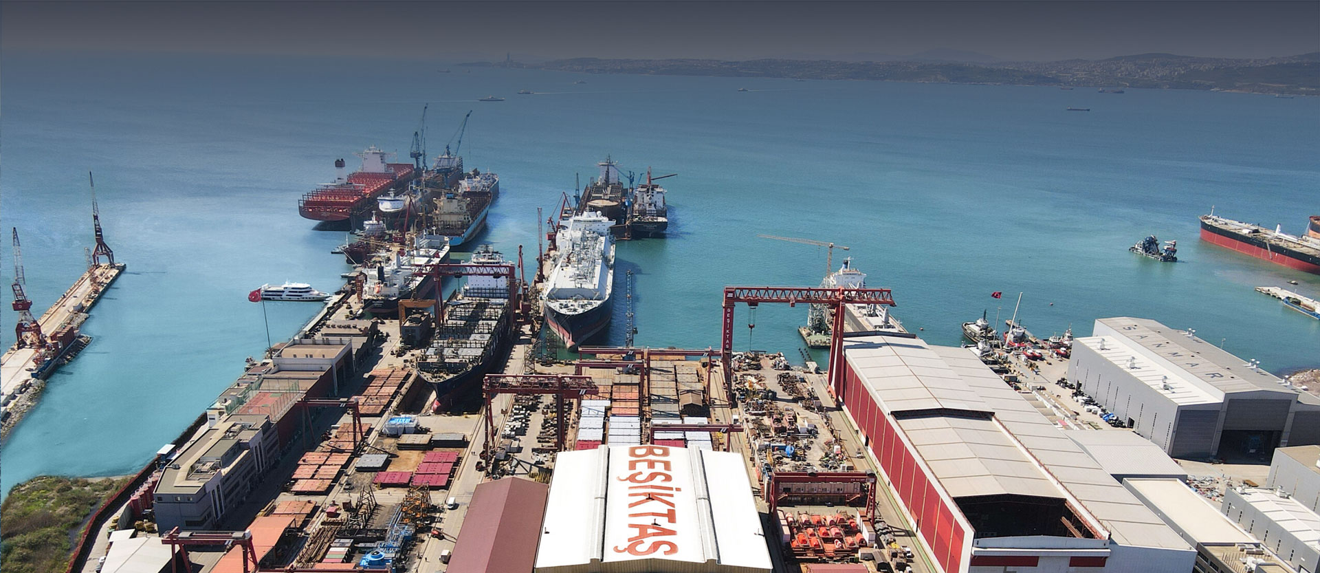 bee-yacht-contatti-img Aerial view of Besiktas Shipyar