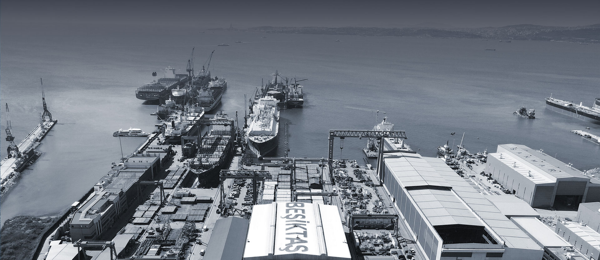 bee-yacht-contatti-img-bn Aerial view of Besiktas Shipyar