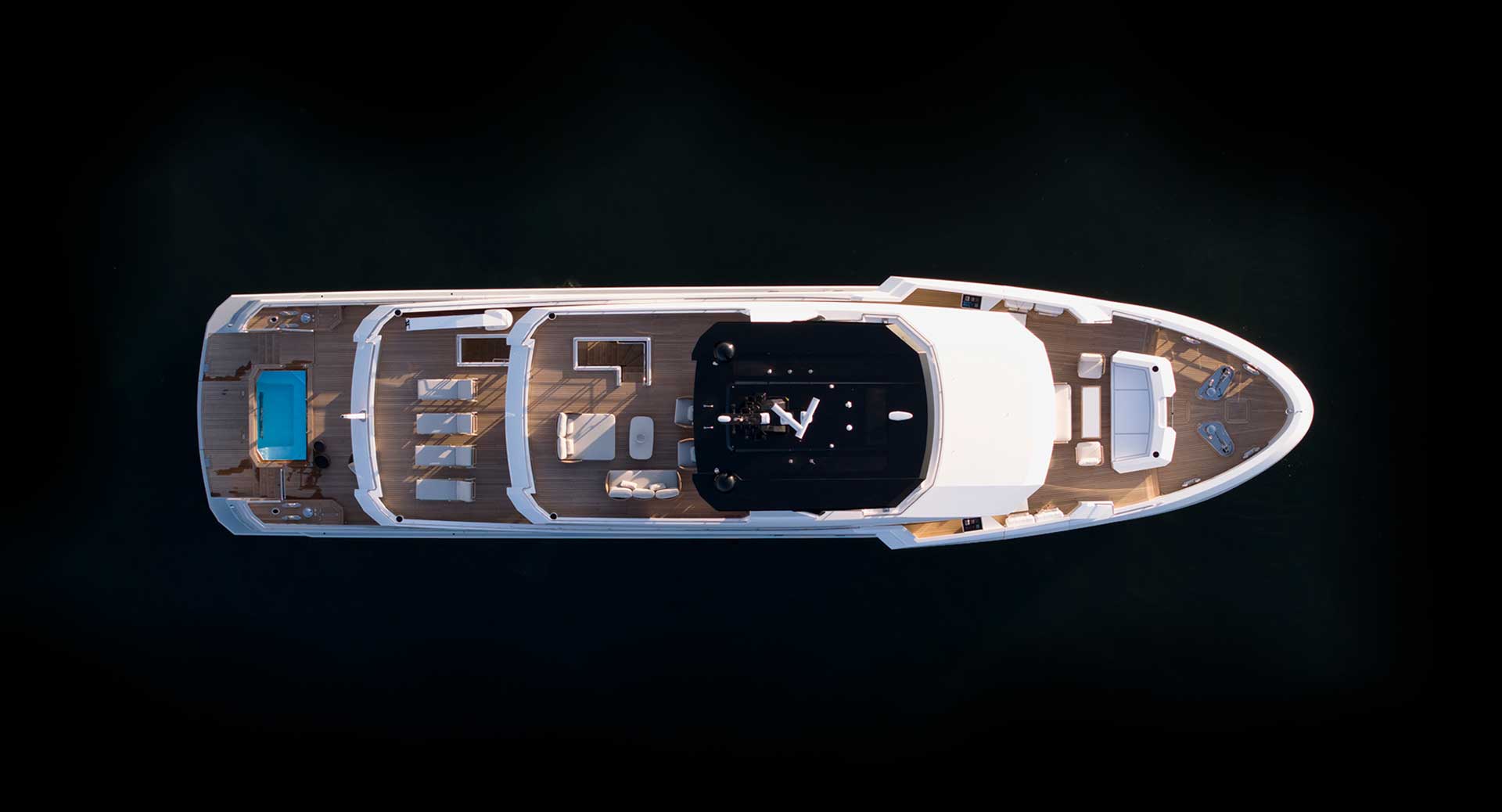 bee-yacht-img-total-01 Top view of the BEE YACHTS 35M EXPLORER yacht, showcasing its sleek design and multiple decks