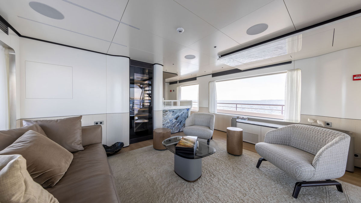 Interior view of the salon on the BEE YACHTS 35M EXPLORER — a welcoming space designed for comfort and social moments.
